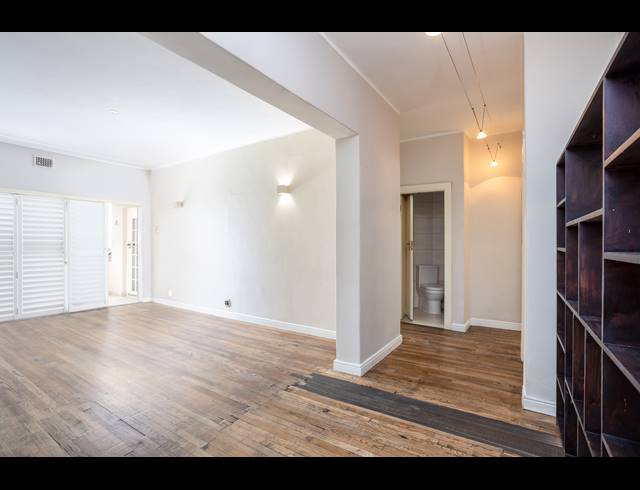3 BEDROOM APARTMENT RENTED IN BANTRY BAY